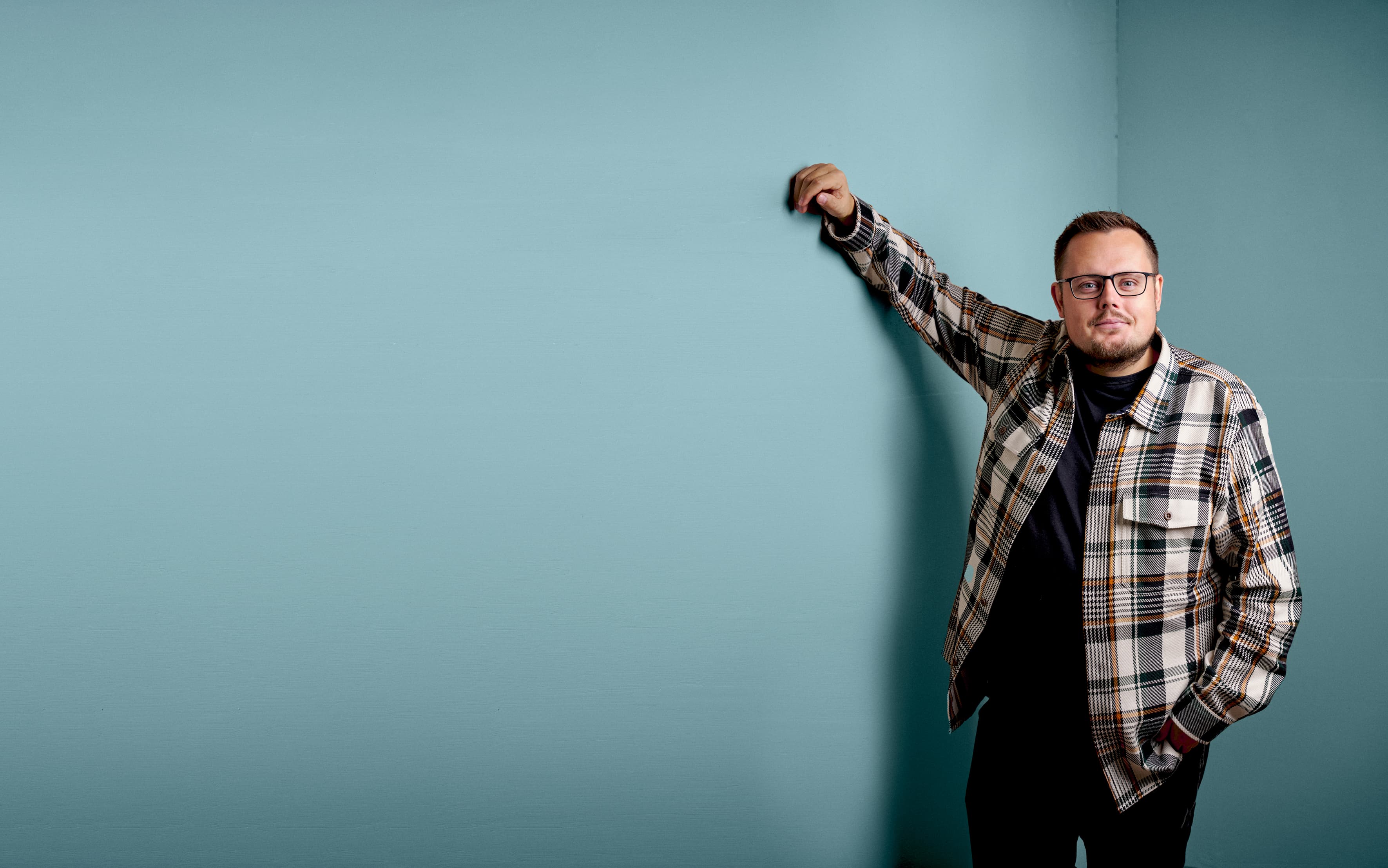 Phillip Devantier – SKÆVE TANKESPRING OG STORE GRIN PHILLIP DEVANTIER